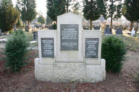 Nagedachtenis monument op de begraafplaats Westdorp